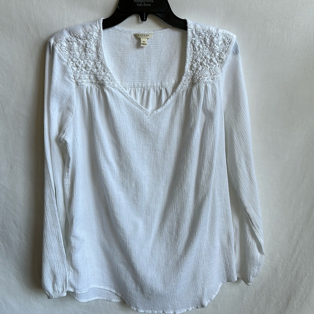 Sonoma white long sleeve V-neck boho top with lace neckline detail, size M